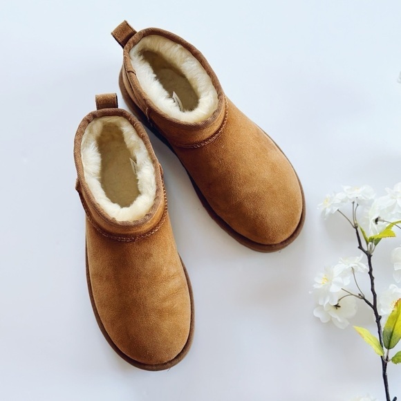 UGG Women’s Classic Ultra Mini Chestnut Boots - Picture 3 of 11